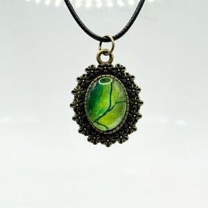 Vintage-Inspired Green Pendant Necklace
